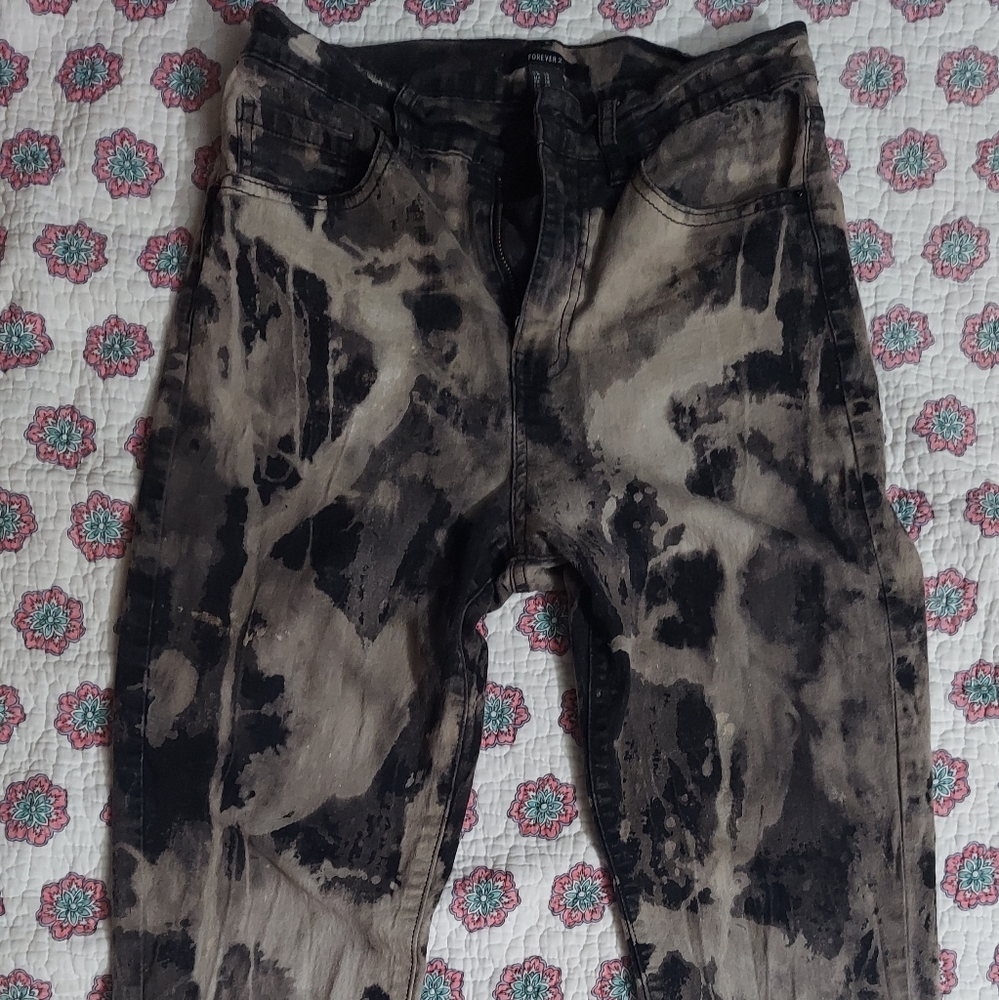 Bleach wash design pants